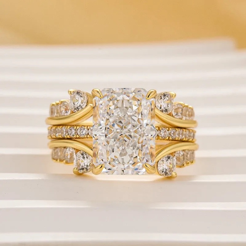 Elegant Gold and Silver Women's Ring